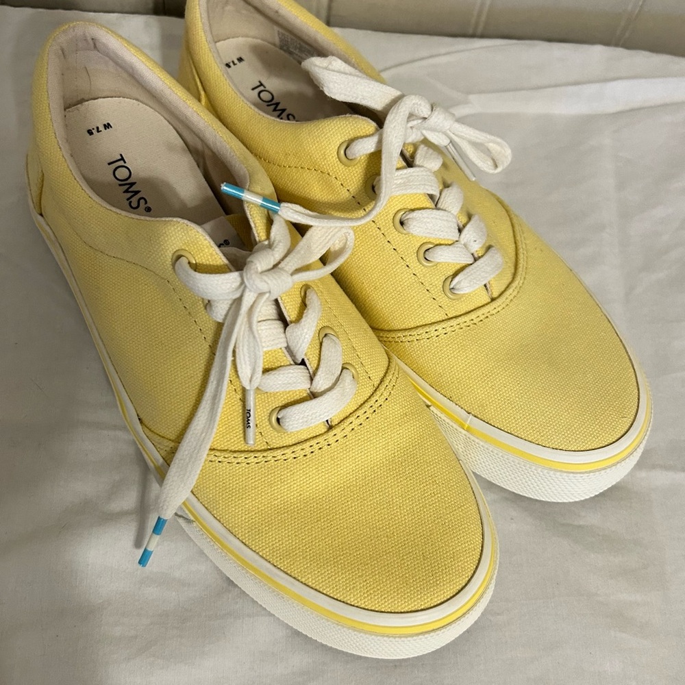 TOMS Alpargata Fenix Lace-Up Sneakers-Banana Yellow-NWOT Size 7.5 - Picture 1 of 5